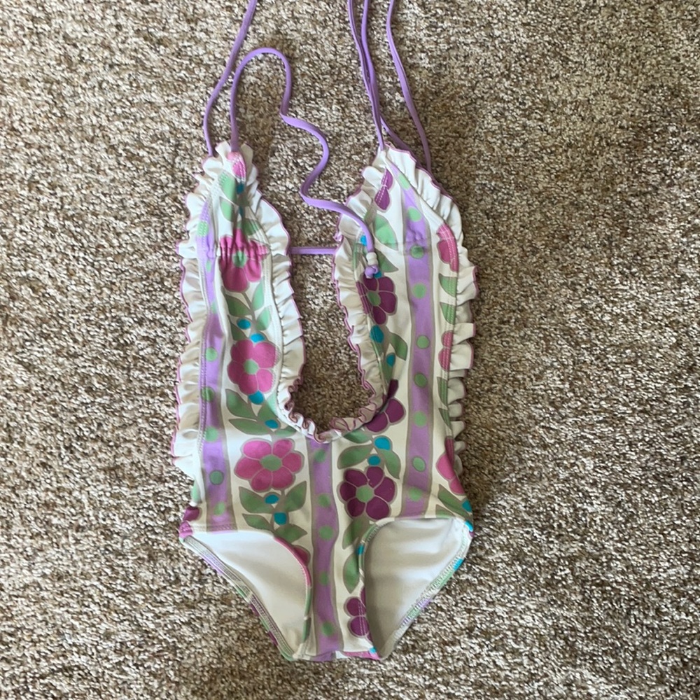 Cute swimsuit! Lots of sass.